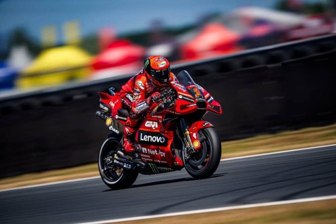 Moto GP, Bagnaia i pamëshirshëm në Holandë 2ca02555c4 675x450 1