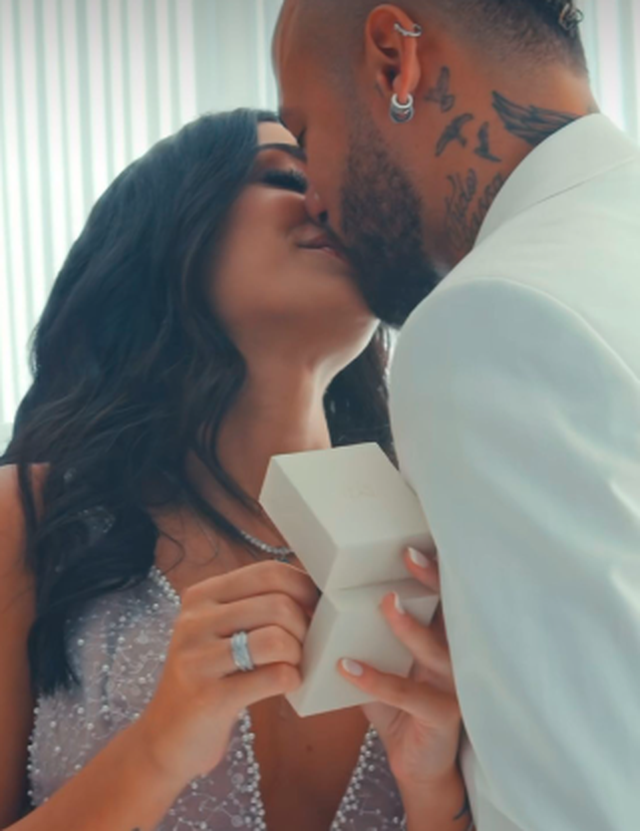 Neymar dhe Bruna zbulojnë gjininë e bebit 1 640 0 4 1687686819