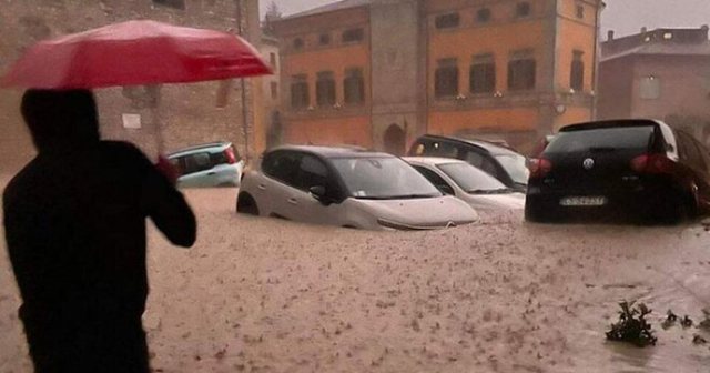Moti i keq, meteorologu bën paralajmërimin e frikshëm: Tokat nuk thithin më shi, çfarë pritet të ndodhë me Italinë 640 0 44efee6f6138f3a5ff0a96d53bd9d468 1
