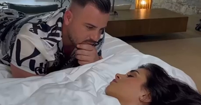 “O Zot sa e bukur që je, krijesë kaq e veçantë”, Ronaldo Sharka dhe Jori përfundojnë në shtrat (Video) 640 0 800 0 648058fb31bc8 1686136520