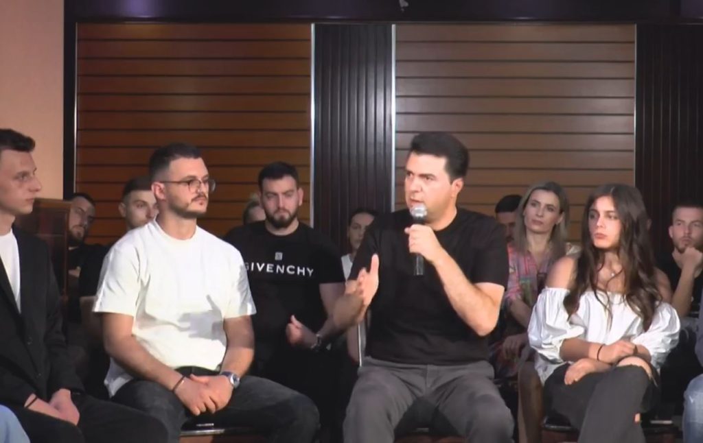 Lulzim Basha ironi me Sali Berishën: Ku e ka revolucionin që do rrëzonte Ramën për 6 muaj? Capture 3