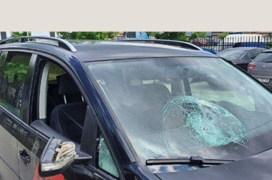Tensione në Veri, sulmohet një tjetër media me gurë nga serbët Capture 51