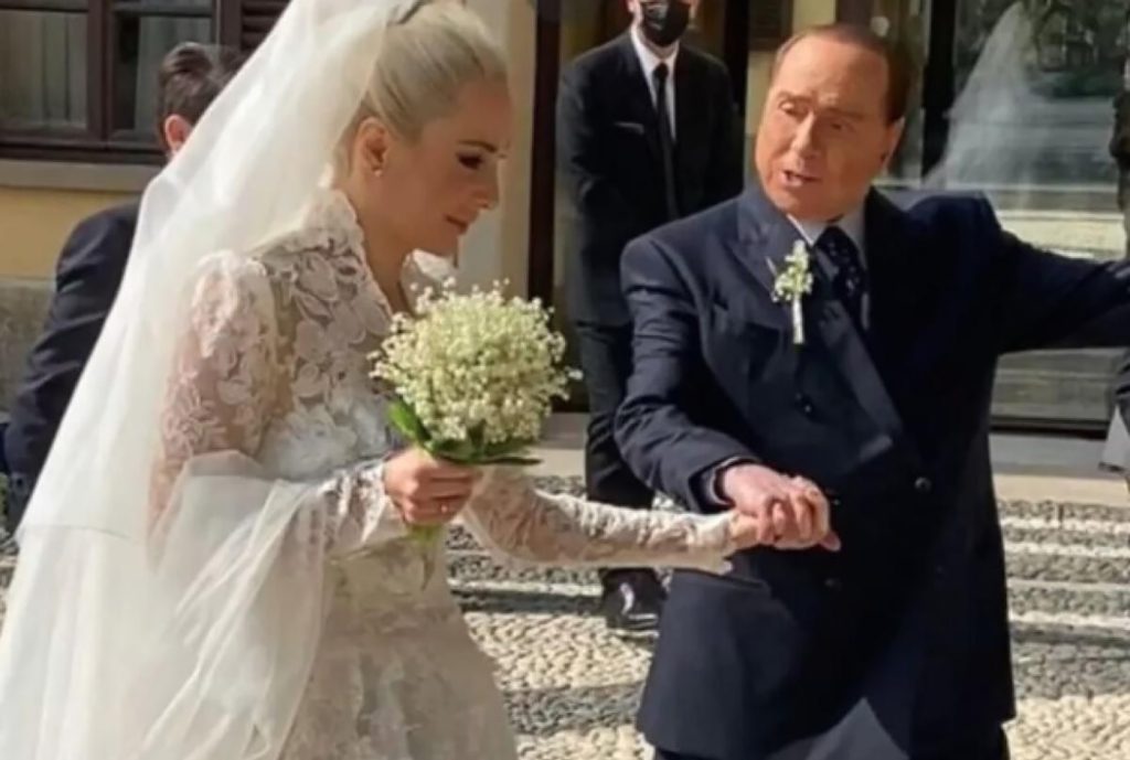 Marta Fascina, gruaja e fundit e Berlusconit dhe diferenca prej 35 vitesh! Dasma kushtoi 400 mijë euro 1 Marta Fascina iubita Silvio Berlusconi