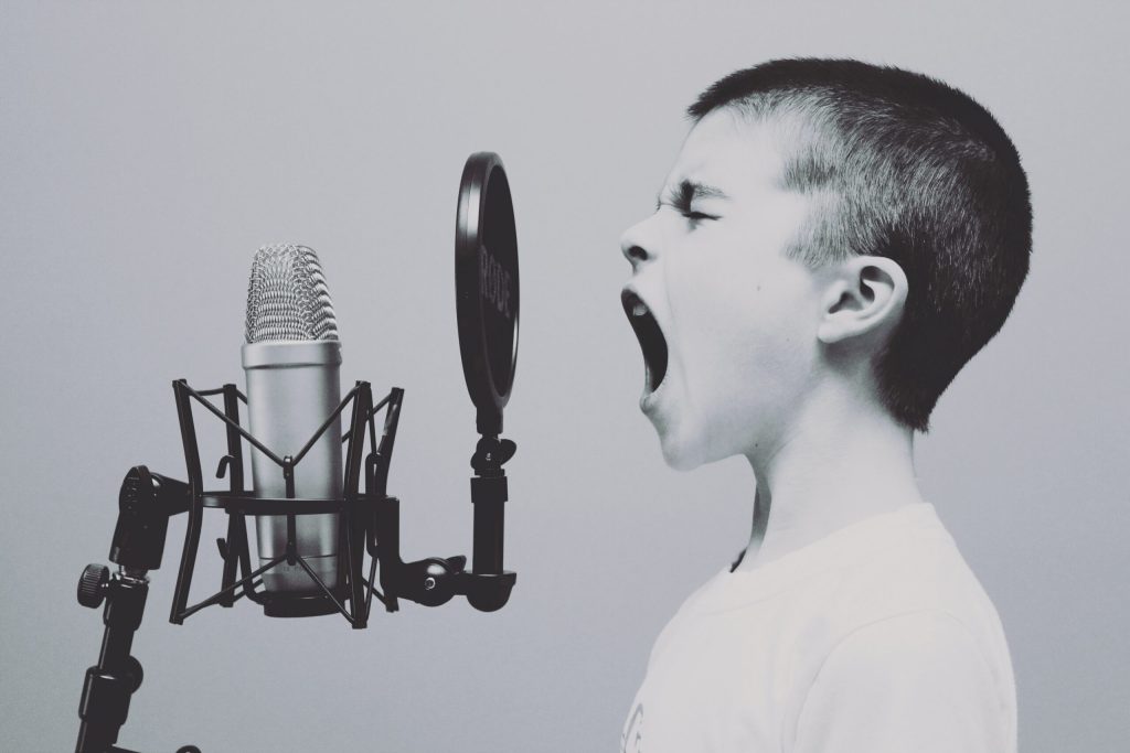 Toni i zërit i shkruar në ADN, studimi zbulon se… Tone of Voice scaled 1