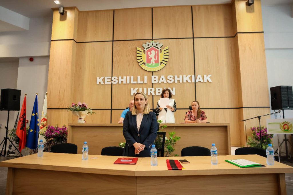 Majlinda Cara betohet si kryetare e bashkisë Kurbin: Përkushtim përtej ndasive politike cara9