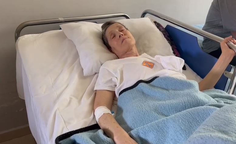 Për një gotë vaji, burri i thyen këmbën gruas dhe nuk e çon në spital gruaja 5