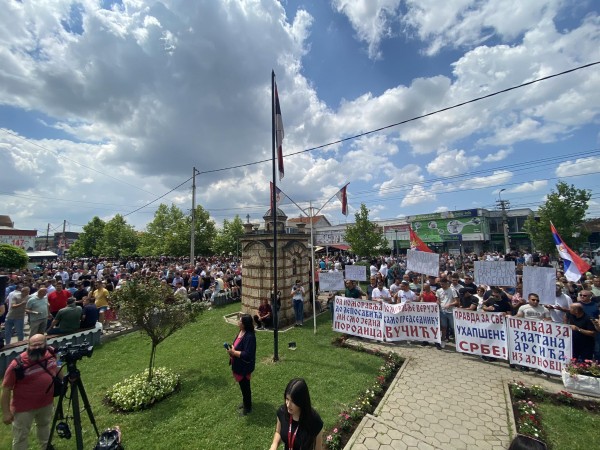 Serbët protestë në Graçanicë, duan lirimin e të dyshuarit për krime lufte ndaj shqiptarëve serbet proteste