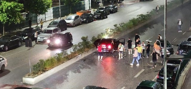 Aksident në Tiranë, makinat bëhen copash në Yzberisht yzberisht aksident F5b8mcEcj transformed