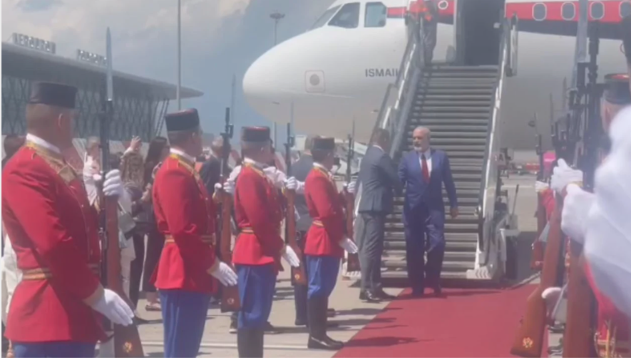 Rama mbërrin në Mal të Zi, do të takohet me presidentin dhe kryeministrin malazez 123