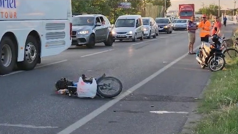 Motori u përplas me autobusin me turistë në Shkodër, ndërrojnë jetë në spital burrë e grua 1688887008 shkoder lmibKfeWn transformed