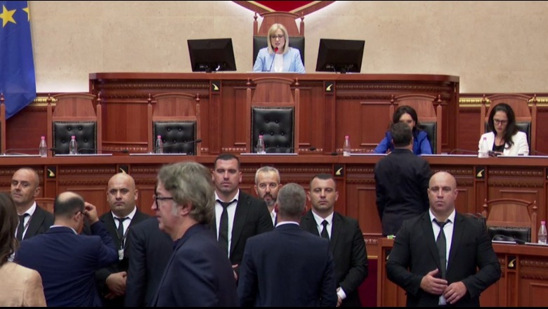 Seanca e fundit në Kuvend, kanabisi dhe ligji për mjekësinë! PD sherr, studentët në protestë 1689246218 kuvendd
