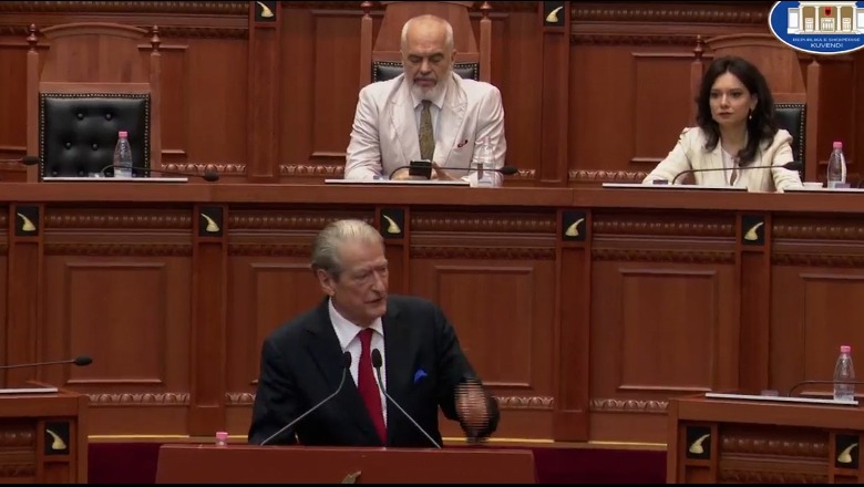 “Ahmetaj është arratisur”, Berisha: Të përgjigjet bosi i tij. Edi Rama largohet nga salla e Kuvendit 1 1689322843 berisha