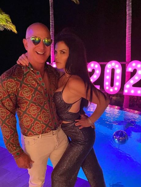 Çfarë simbolizon skulptura në superjahtin e Jeff Bezos? 1 22