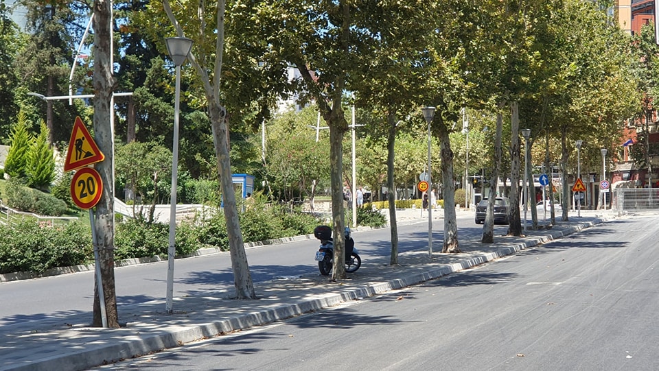 FOTO/ Tirana ''boshatiset'' si dikur në pandemi 2 347622826 625626672994710 5717492631252461107 n