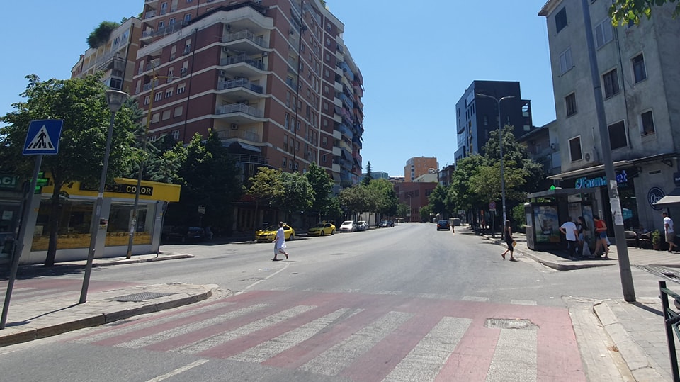 FOTO/ Tirana ''boshatiset'' si dikur në pandemi 4 348606231 625626766328034 9222335884523802943 n