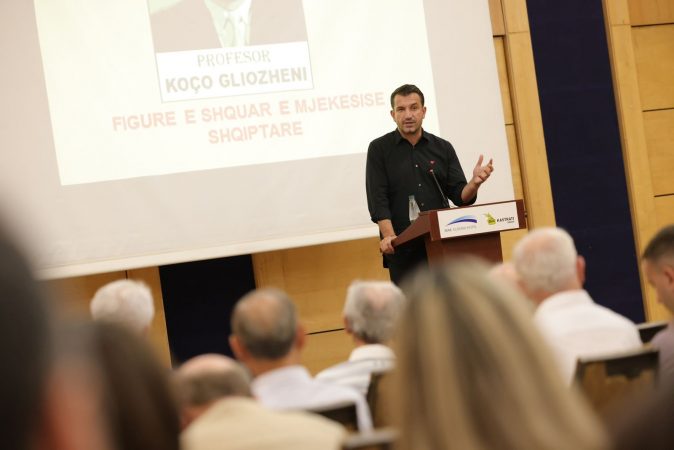 Ceremoni përkujtimi në 110 vjetorin e lindjes së mjekut të njohur, Koço Gliozheni, Veliaj: Aseti numër një i qytetit janë njerëzit 355df6f1 5cad 4267 8938 89aec486b76a 674x450 1