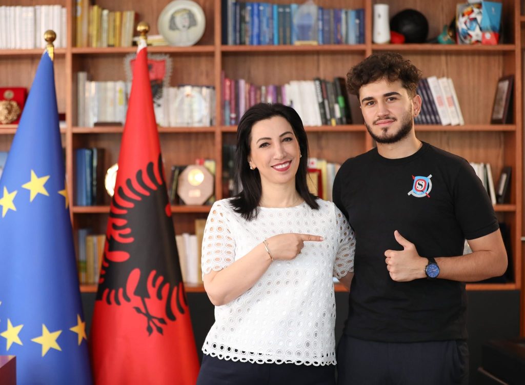 Maturanti Egnald Çela, triumfoi në 4 provime 358070371 749745406950477 3617724996207234834 n