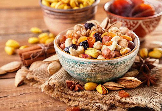 Frutat e thata që nuk duhet të mungojnë kurrë në tavolinën tuaj të punës 640 0 1689848942xfrutathata 653
