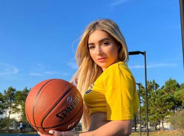 E cilëson veten shqiptare, modelja e “OnlyFans” shkëlqen në… 640 0 64abf1072d01b 1