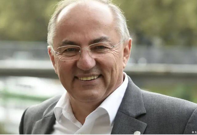 Deputeti gjerman: Kurti dhe Vuçiç po bëjnë lojë të rrezikshme në rajon 640 0 f8a4e046d5ba73d4bf72c7905e2db533