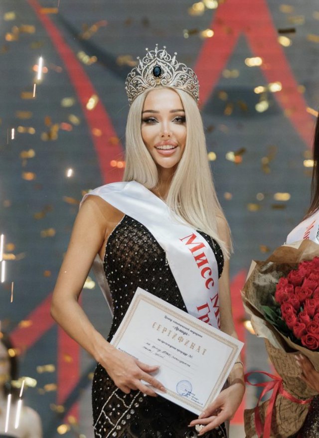 Fitoi Miss Moska, shpërthejnë kritikat ndaj modeles 1 640 0 screenshot 8 1688598216