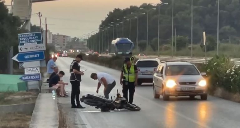 Aksident në Golem, makina përplas motorin. Një i plagosur 787878787 770x413 1