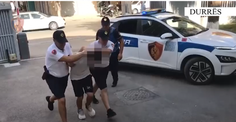 Tentoi t’i vidhte çantën një turisteje, arrestohet 25-vjeçari në Durrës (Emri) Durres policia 770x398 1