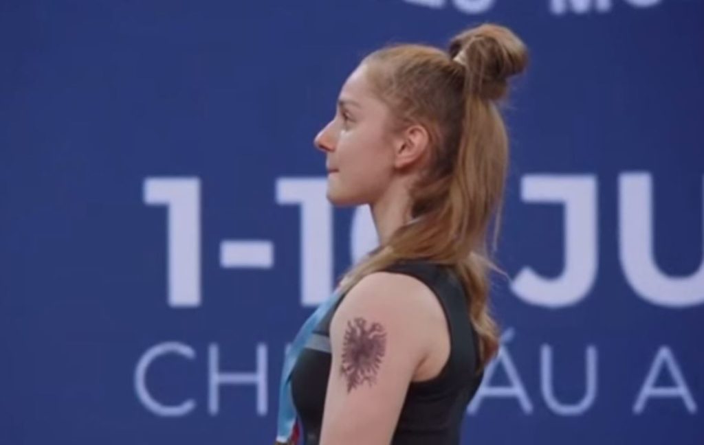 Nxënësja nga Elbasani nderon Shqipërinë, merr 3 medalje ari në kampionatin europian për të rinjtë Enkileda Carja