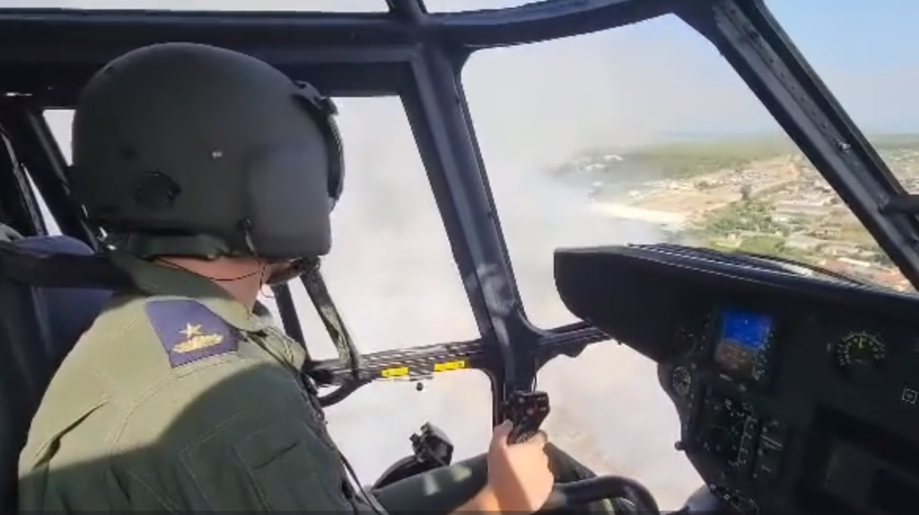 Zjarri në Vlorë, Mbrojtja: 42 trupa e 13 mjete në aksion për të shuar flakët Helikopter