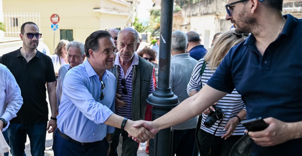 Temperaturat e larta, qeveria greke mbyll bizneset nga ora 12:00–16:00. Kush refuzon 2000 euro gjobë Ministri i Punes Adonis Georgiadis nga Kuvendi