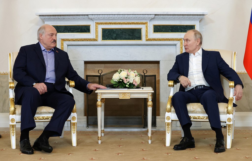 Putin pret Lukashenkon, “shakaja” e liderit bjellorus: Djemtë e Wagner po na stresojnë, duan të shkojnë në… Putin Lukashenko 2