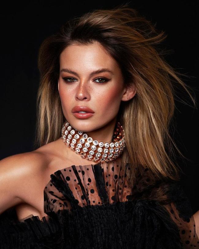 Miss Holanda shpallet modelja transgjinore 2 Rikkie Valerie Kolle Glamor Shot
