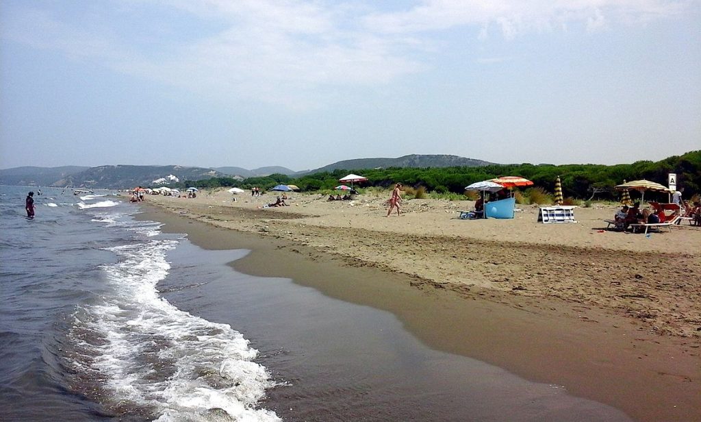 Babë e bir rrezikuan të mbyteshin në plazhin e Spillesë Spille Beach