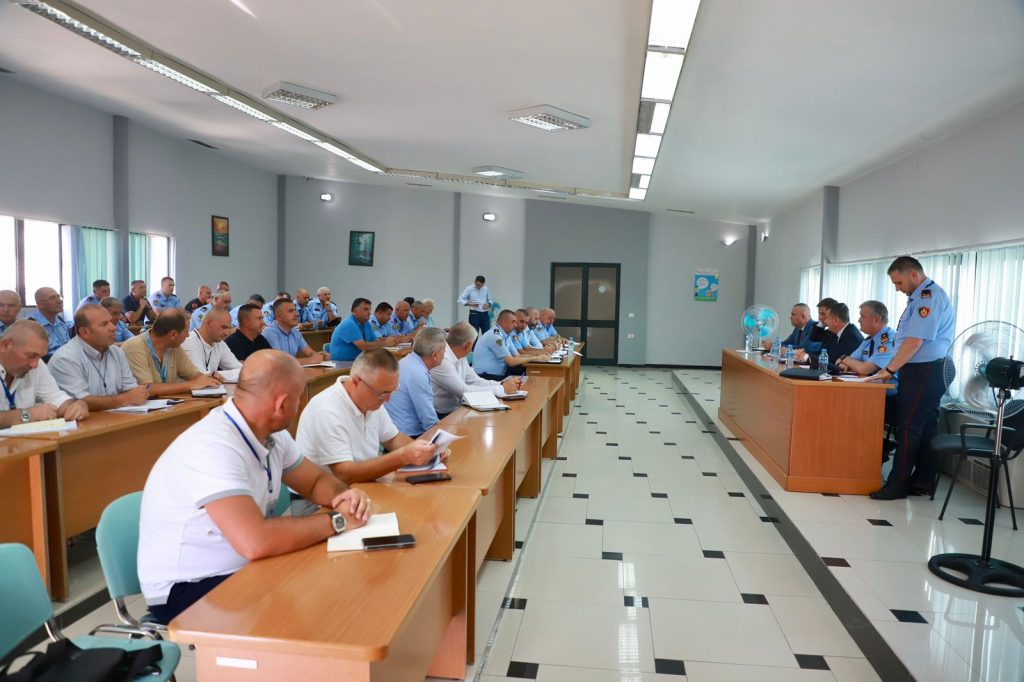 Balla takim me Policinë në Durrës: Nuk jeni gjahtarë shkelësish! Më intereson bindja e qytetarëve balla takim me police