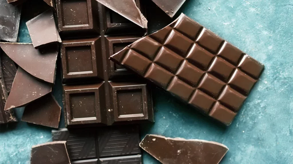 Fuqia e çokollatës së zezë në rritjen e përqendrimit dark chocolate bar 1296x728 header