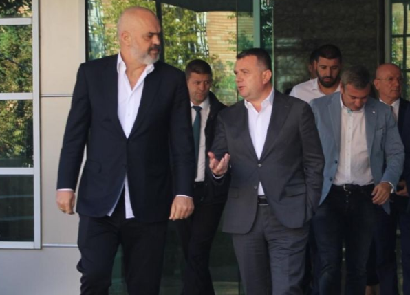Orë intensive në kampin socialist, Balla dhe Gjiknuri takim me Ramën në vilën 30 fghtrf