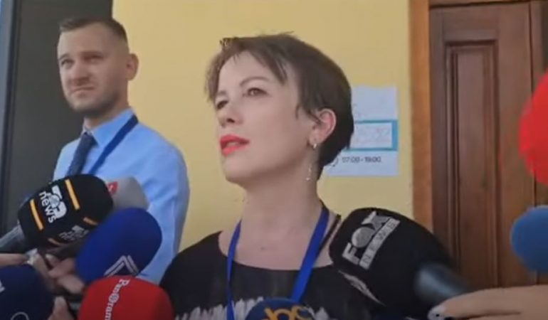 Rrogozhinë, nënkryetarja e KQZ-së: Kemi vënë re prezencën e personave të paautorizuar në Qendrat e Votimit pelinku 770x450 1