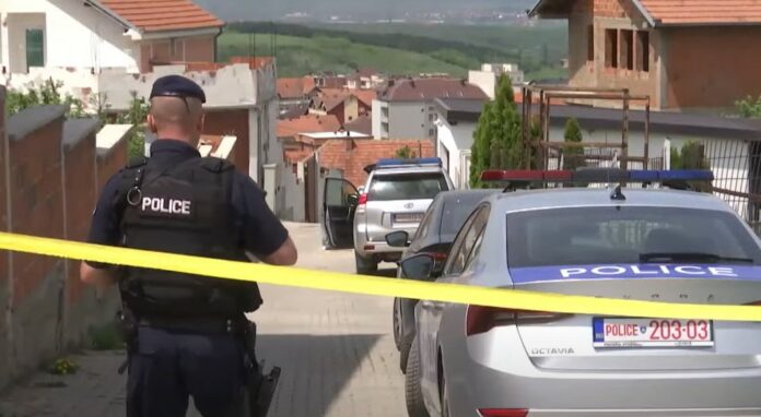 Krim i rëndë në familje, burri vret gruan e djalin e më pas veten policia e Kosoves 696x382 1