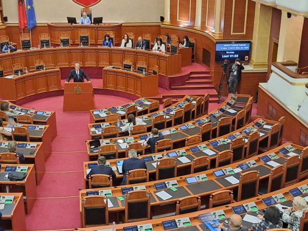 Debat i fortë në Kuvend, nesër seancë e posaçme për Ahmetajn sali berisha4 600x450 1
