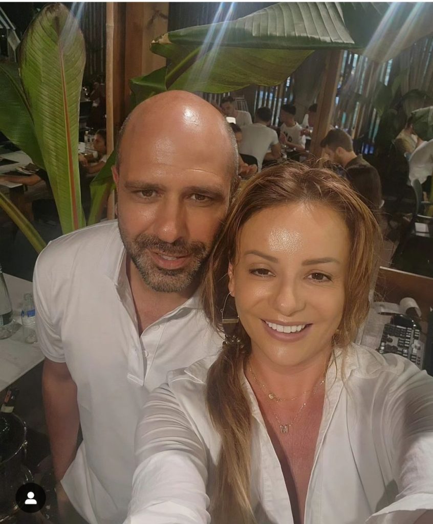 Pas Melonit, edhe komediani i njohur italian pushon në bregdetin shqiptar 1 1692450709 11