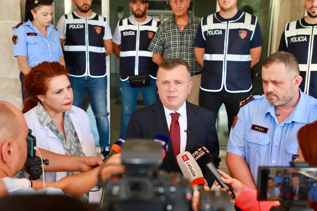 “Do ‘godasim’ këdo që cënon ligjin”, Balla viziton policin e plagosur në Himarë: Shteti do të reagojë me gjithë forcë 343455