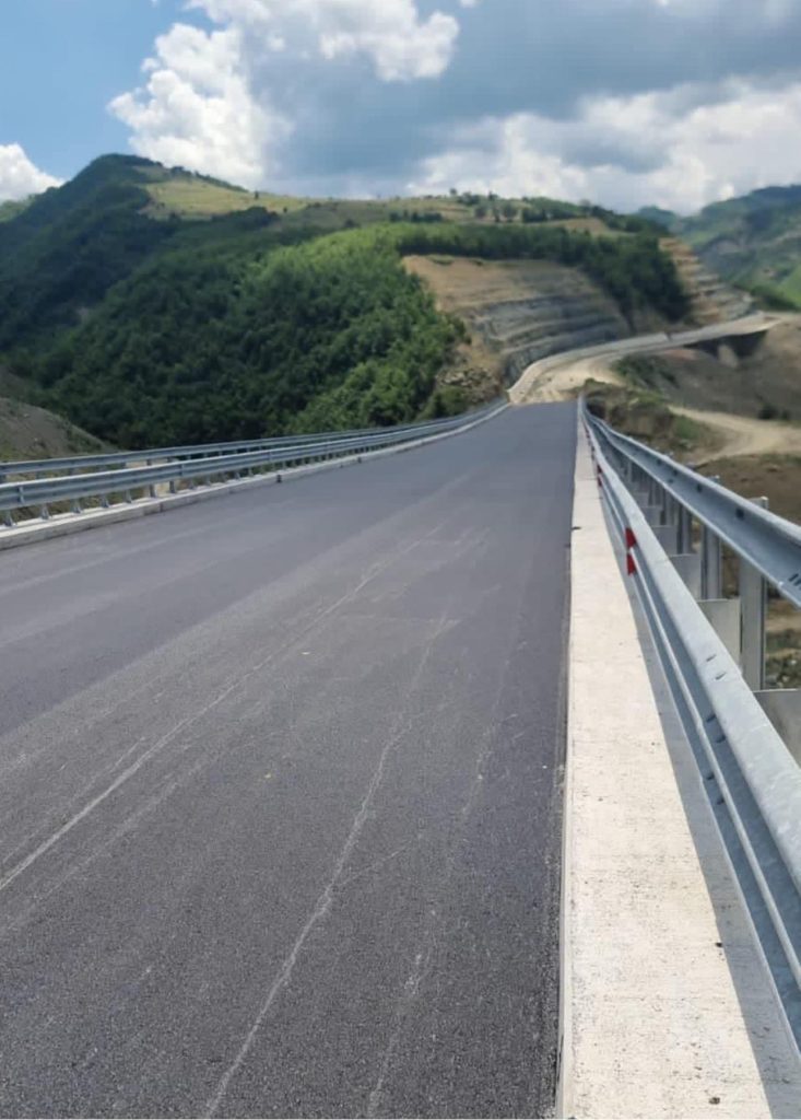 FOTO/ Rama: Avancojnë punimet në dy lote të rrugës Qukës-Qafë Plloçë 4 365598247 844811737014489 7285453375688343701 n
