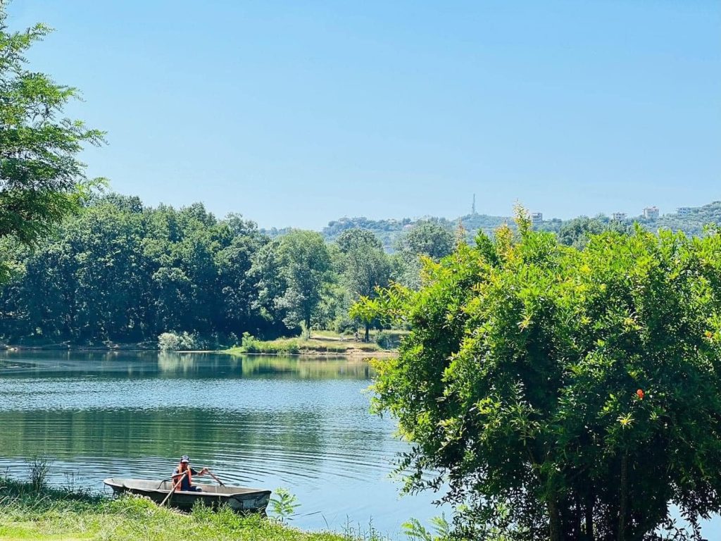 FOTO/ Liqeni i Tiranës, destinacion i fundjavës. Kryeministri Rama ndan pamjet 2 365942244 845868913575438 1918433088730846442 n