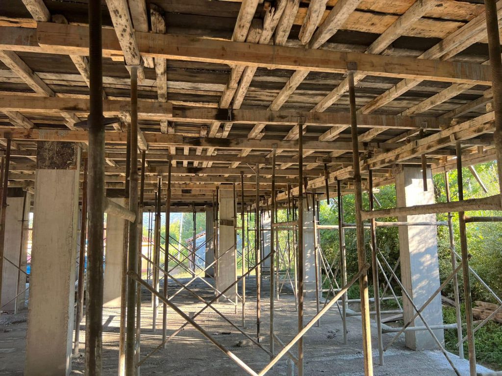 Kryebashkiaku Agron Malaj publikon fotot nga shkolla e re “Rexhep Kërtuka” në Mat 3 369665888 797320872393130 7462045079979370456 n