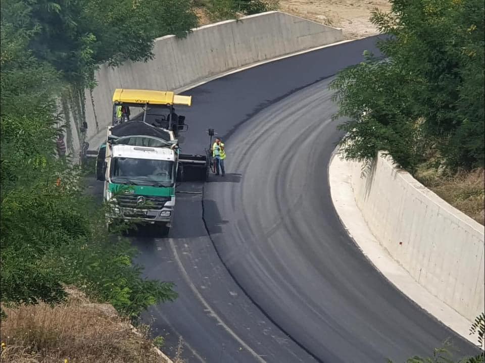 Nis asfaltimi i lotit të 3 të rrugës Qukës-Qafë Plloçë 369698764 858038395691823 1353095274931700597 n