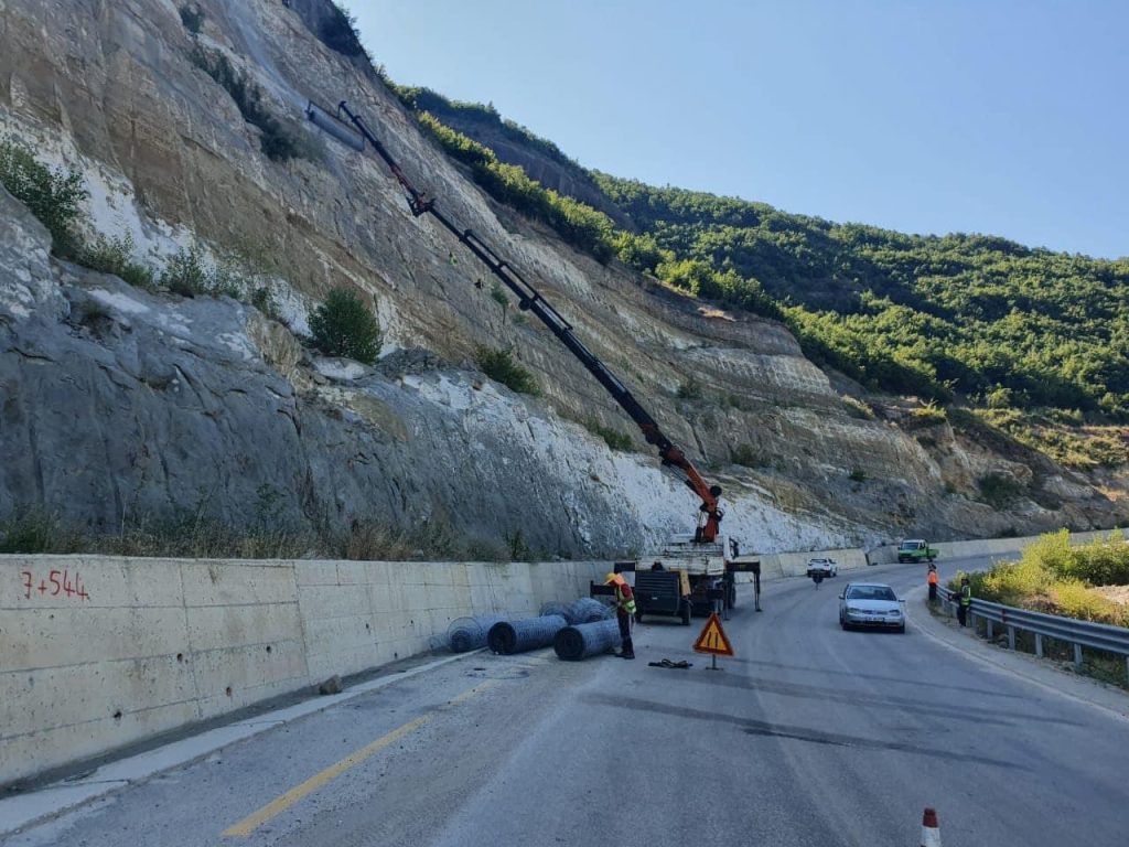 FOTO/ Rama: Avancojnë punimet në dy lote të rrugës Qukës-Qafë Plloçë 6 2