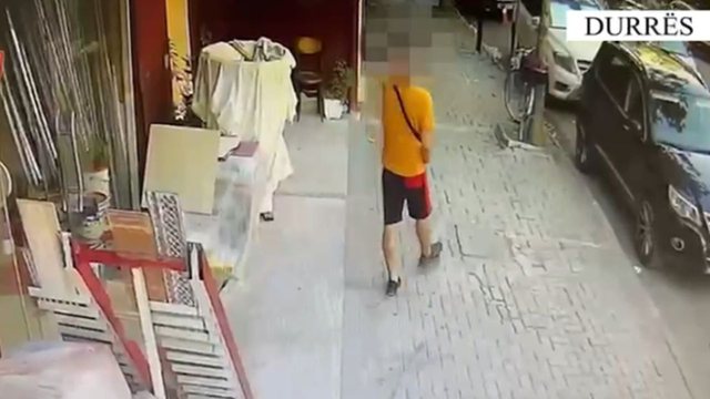 Momenti kur 30-vjeçari vjedh makinën luksoze në Durrës 640 0 6bde4b3ede47f7192f56e7c8271addbc