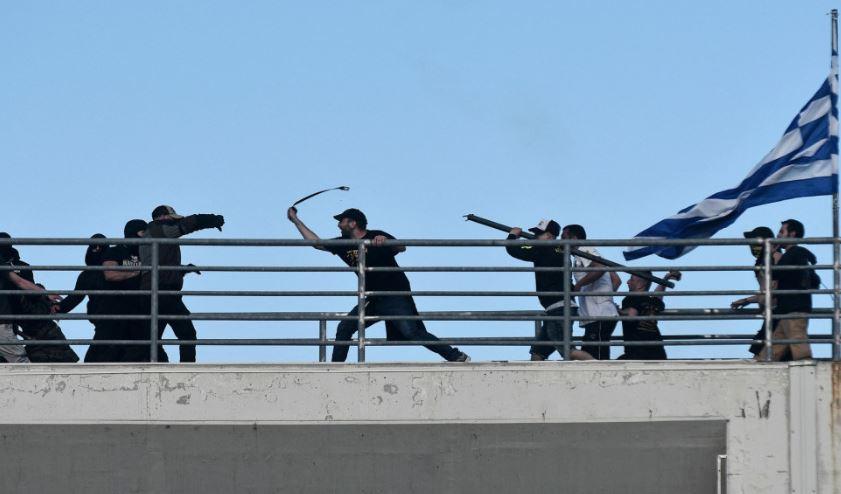 Përleshje të fortë mes tifozëve të AEK e Dinamo Zagrebit në Athinë, 1 viktimë dhe 8 të plagosur Atjhine