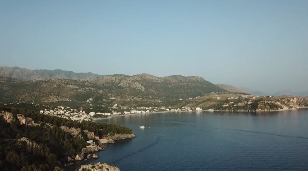 VIDEO/ Himara perla e bregdetit, Edi Rama: Pushuesit vlerësojnë shërbimet, sigurinë dhe pastërtinë e plazheve Capture 35