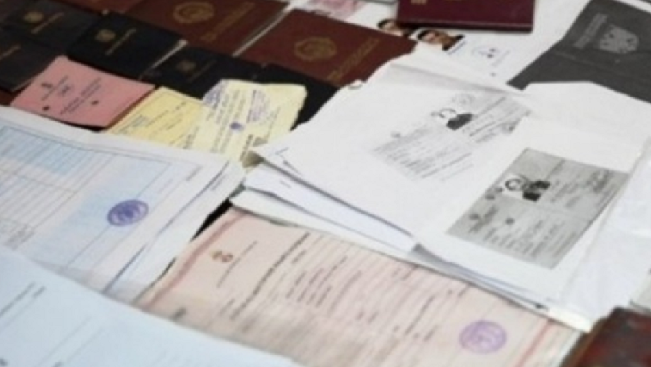 Falsifikoi dokumentet e nxënësve, pezullohet nga detyra drejtoresha e gjimnazit në Pogradec Dokumenta